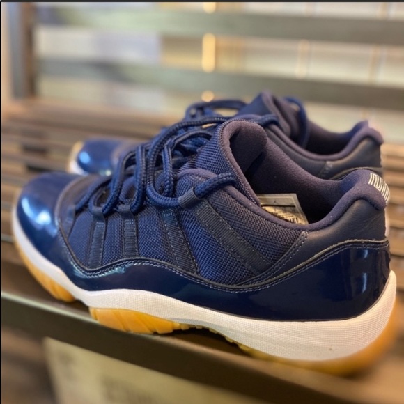 navy blue jordans mens